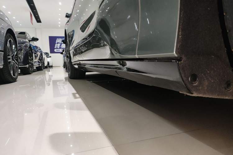 Used Denza Z9GT 2026 Flash Charge Prestige Edition Right Side Sill