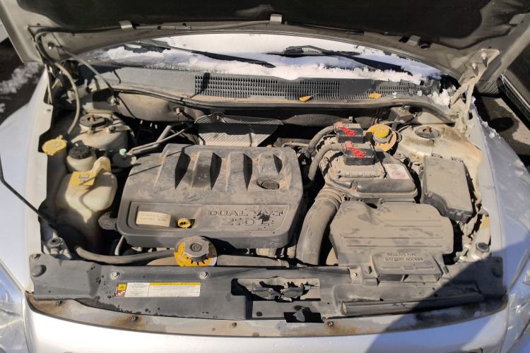Used Dodge Caliber 2010 2.0 SXT Engine Bay