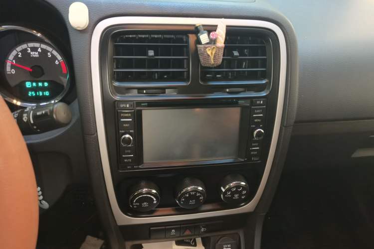 Used Dodge Caliber 2011 2.0 SXT Classic Edition Audio And AC Panel