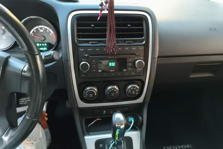Used Dodge Caliber 2011 2.0 SXT Classic Edition Audio And AC Panel