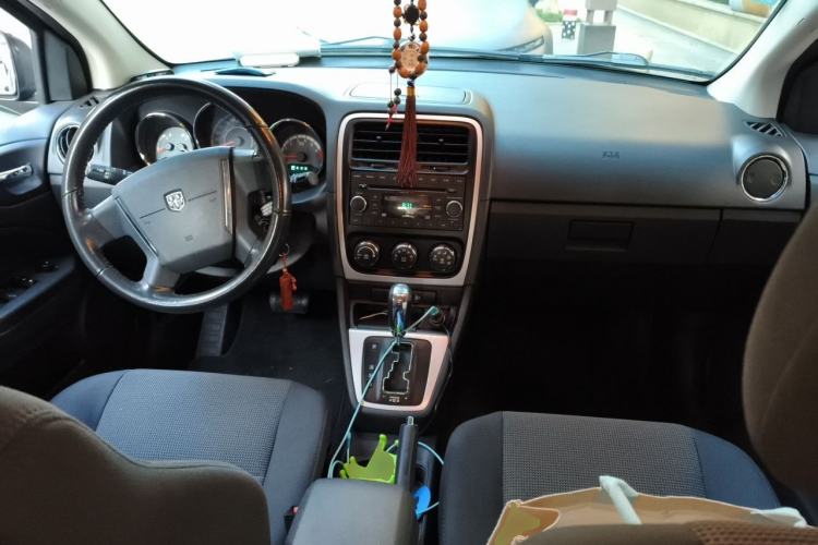 Used Dodge Caliber 2011 2.0 SXT Classic Edition Center Console