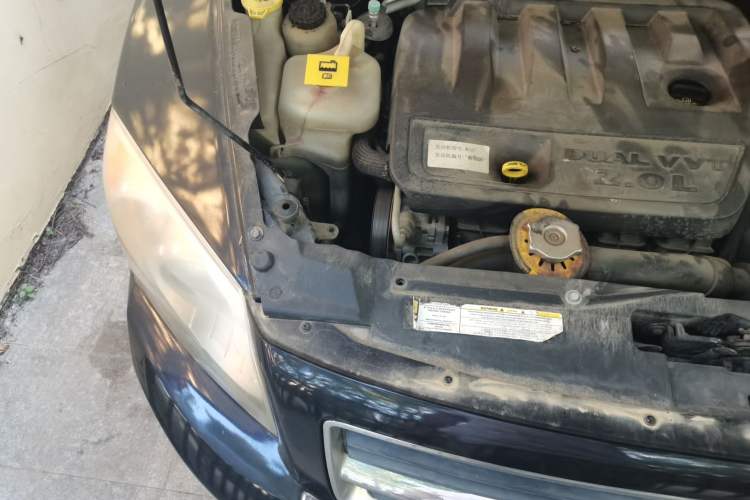 Used Dodge Caliber 2011 2.0 SXT Classic Edition Engine Bay Right