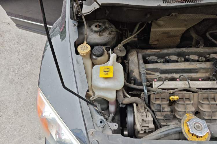Used Dodge Caliber 2011 2.0 SXT Comfort Edition Engine Bay Right