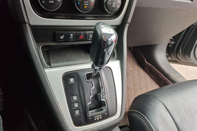 Used Dodge Caliber 2011 2.0 SXT Comfort Edition Gear Lever