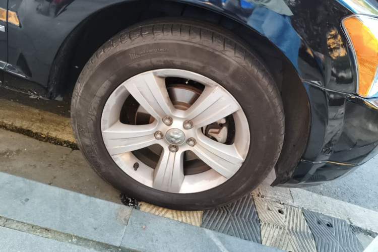 Used Dodge Caliber 2011 2.0 SXT Classic Edition Right Front Wheel Hub