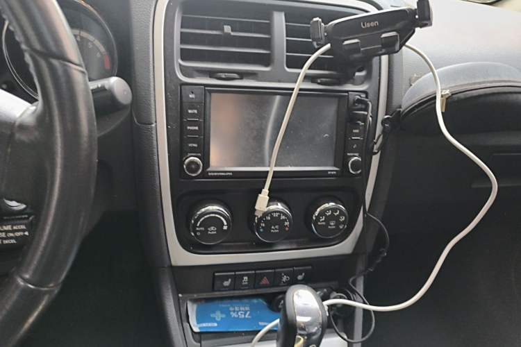 Used Dodge Caliber 2011 2.0 SXT Luxury Navigation Edition Audio And AC Panel