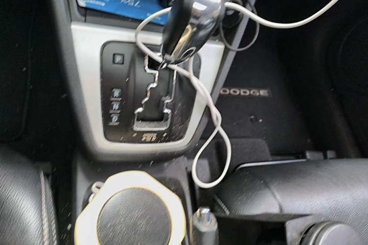 Used Dodge Caliber 2011 2.0 SXT Luxury Navigation Edition Gear Lever