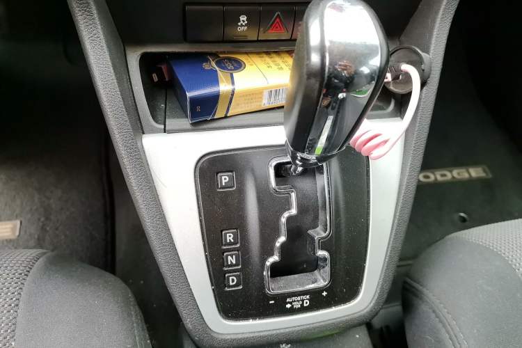 Used Dodge Caliber 2011 2.0 SXT Classic Edition Gear Lever