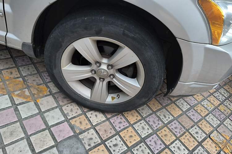 Used Dodge Caliber 2011 2.0 SXT Luxury Navigation Edition Right Front Wheel Hub