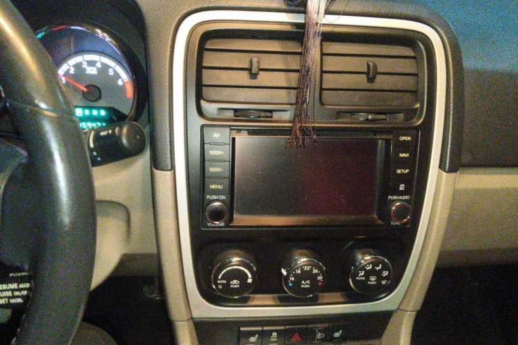 Used Dodge Caliber 2011 2.0 SXT Comfort Edition Audio And AC Panel