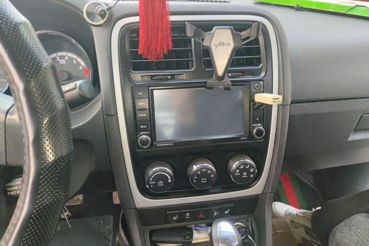 Used Dodge Caliber 2011 2.0 SXT Comfort Edition Audio And AC Panel