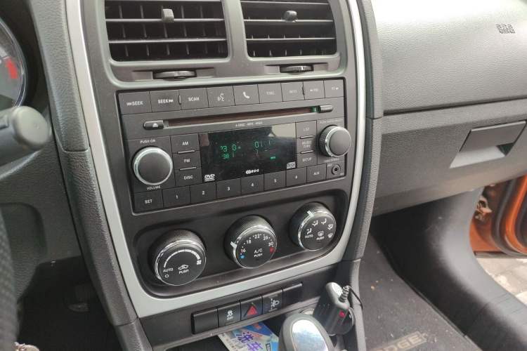 Used Dodge Caliber 2011 2.0 SXT Classic Edition Audio And AC Panel