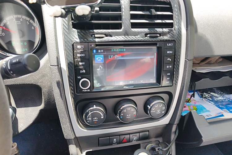 Used Dodge Caliber 2011 2.0 SXT Classic Edition Audio And AC Panel