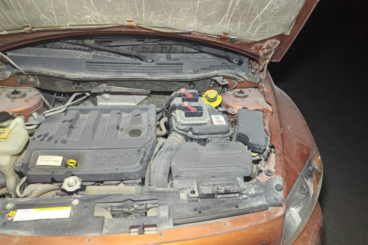 Used Dodge Caliber 2011 2.0 SXT Classic Edition Engine Bay Left