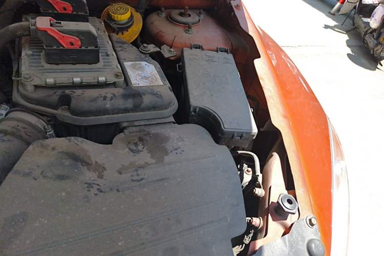 Used Dodge Caliber 2011 2.0 SXT Classic Edition Engine Bay Left