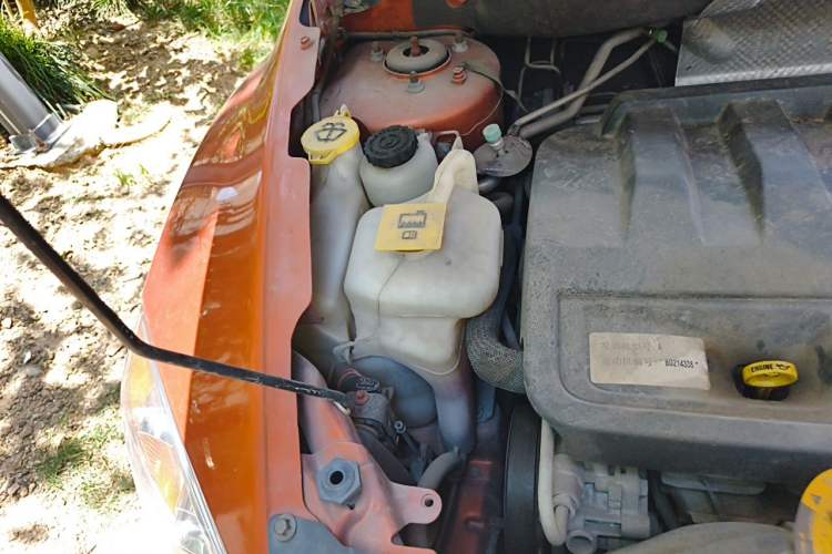 Used Dodge Caliber 2011 2.0 SXT Classic Edition Engine Bay Right