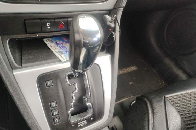 Used Dodge Caliber 2011 2.0 SXT Classic Edition Gear Lever