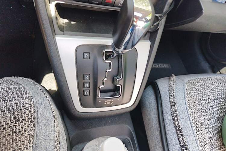 Used Dodge Caliber 2011 2.0 SXT Classic Edition Gear Lever