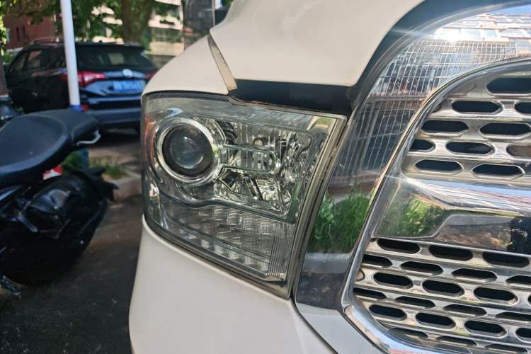 Used Dodge Challenger  Right Front Headlight