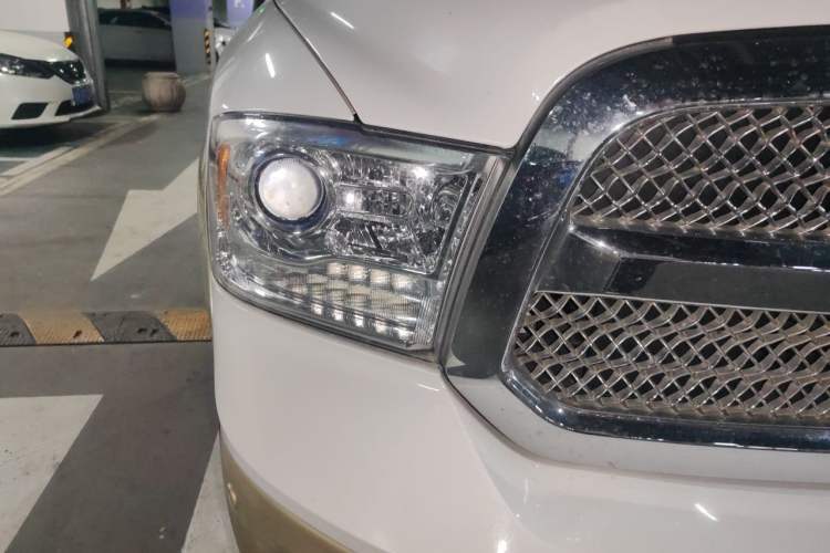 Used Dodge Challenger  Right Front Headlight