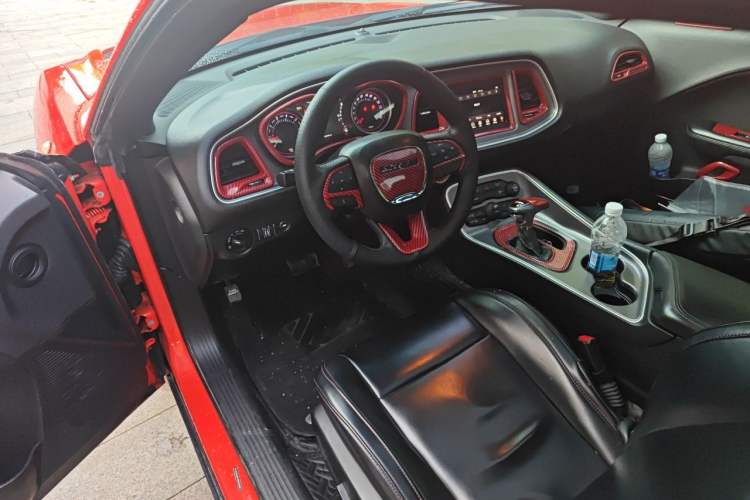 Used Dodge Challenger 2018 3.6L SXT Parallel Import Center Console