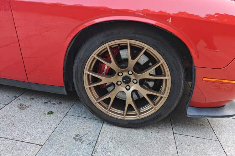 Used Dodge Challenger 2018 3.6L SXT Parallel Import Right Front Wheel Hub