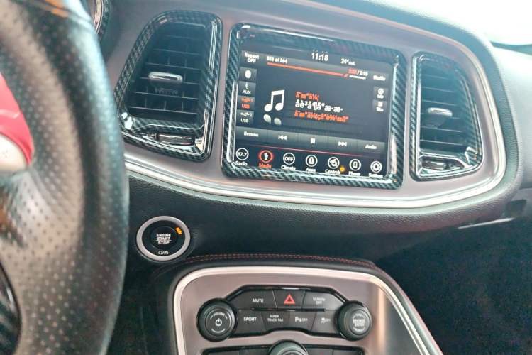 Used Dodge Challenger 2019 3.6L GT PLUS Canadian Version Audio And AC Panel