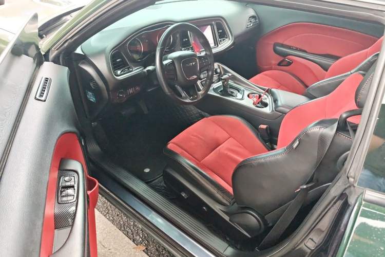Used Dodge Challenger 2019 3.6L GT PLUS Canadian Version Driver Seat
