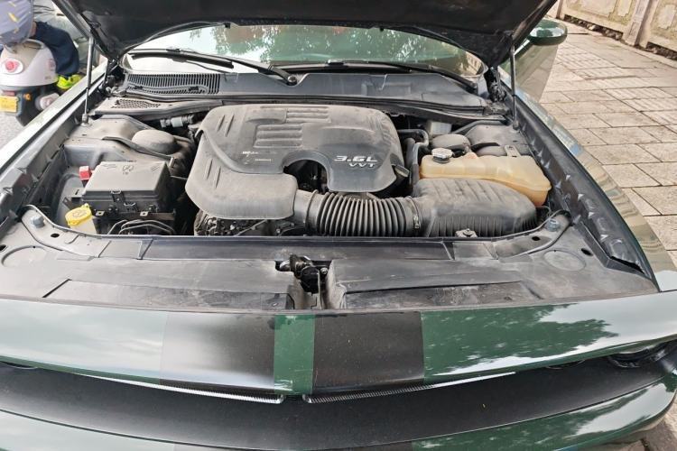 Used Dodge Challenger 2019 3.6L GT PLUS Canadian Version Engine Bay