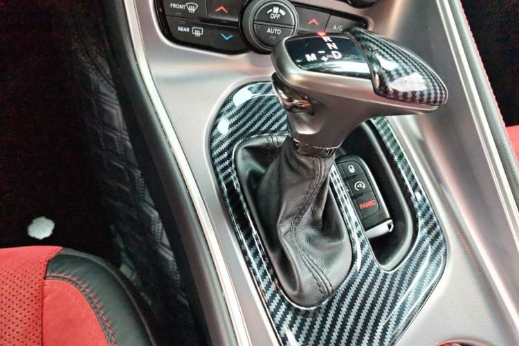 Used Dodge Challenger 2019 3.6L GT PLUS Canadian Version Gear Lever