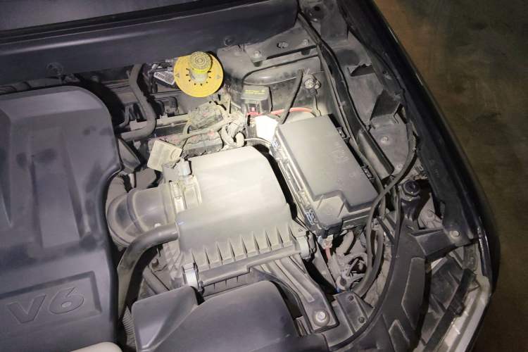 Used Dodge Journey 2009 2.7 Engine Bay Left