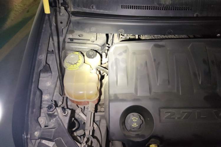 Used Dodge Journey 2009 2.7 Engine Bay Right