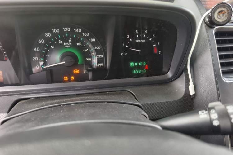 Used Dodge Journey 2009 2.7 Odometer Close Up