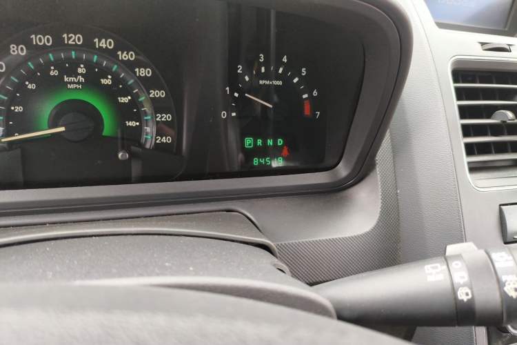 Used Dodge Journey 2009 2.7 Odometer Close Up