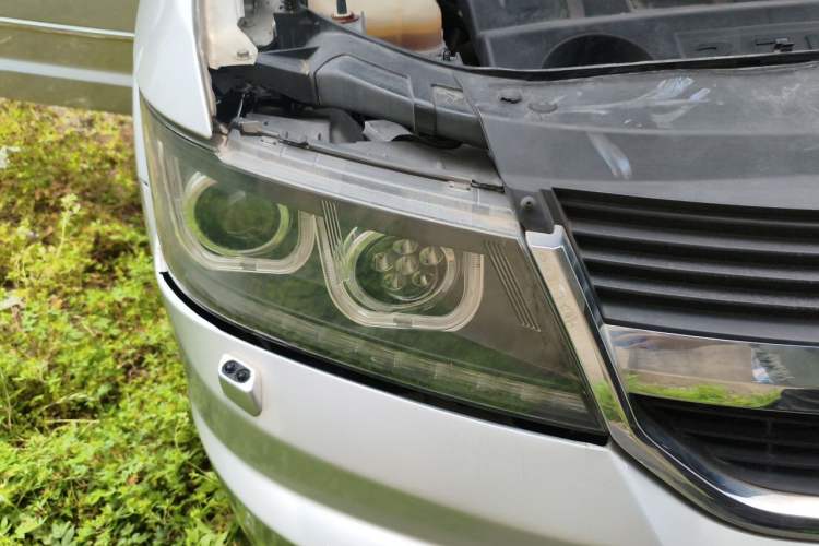 Used Dodge Journey 2009 2.7 Right Front Headlight