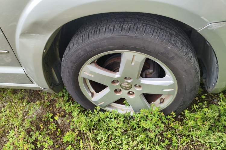 Used Dodge Journey 2009 2.7 Right Front Wheel Hub