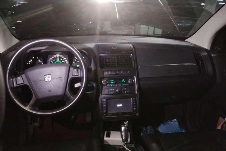 Used Dodge Journey 2010 2.7 Center Console