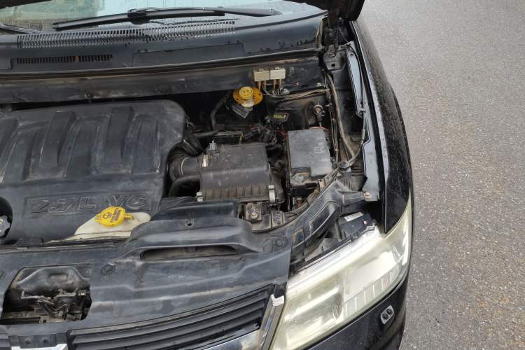 Used Dodge Journey 2010 2.7 Engine Bay Left