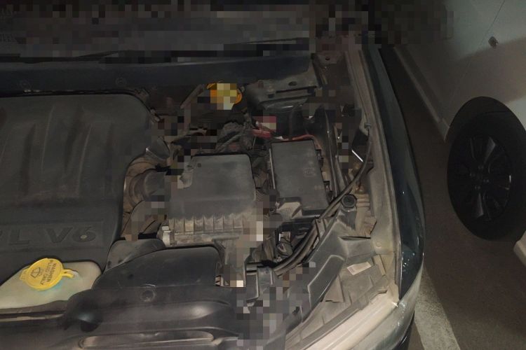 Used Dodge Journey 2010 2.7 Engine Bay Left