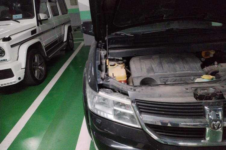 Used Dodge Journey 2010 2.7 Engine Bay Right