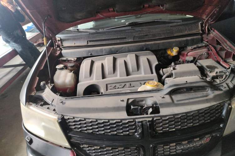 Used Dodge Journey 2010 2.7 Engine Bay Right