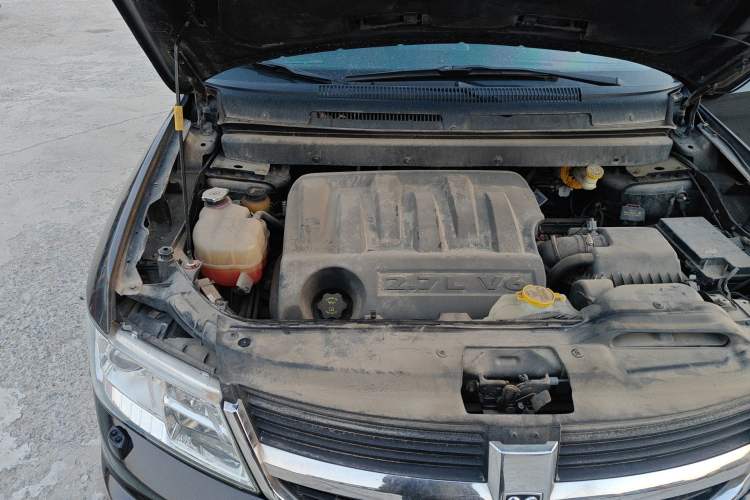 Used Dodge Journey 2010 2.7 Engine Bay Right