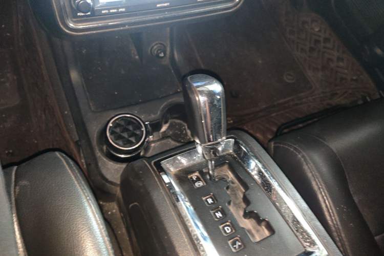 Used Dodge Journey 2010 2.7 Gear Lever