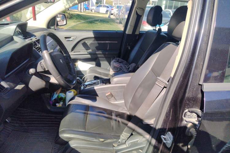 Used Dodge Journey 2010 2.7 Left Front Seat