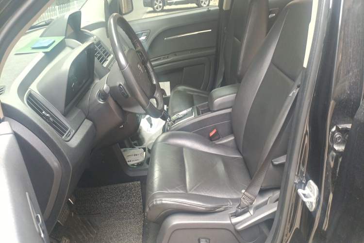 Used Dodge Journey 2010 2.7 Left Front Seat