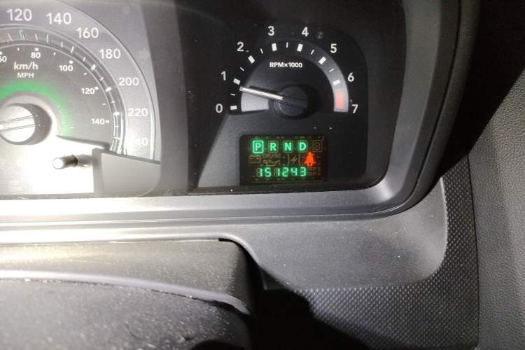 Used Dodge Journey 2010 2.7 Odometer Close Up