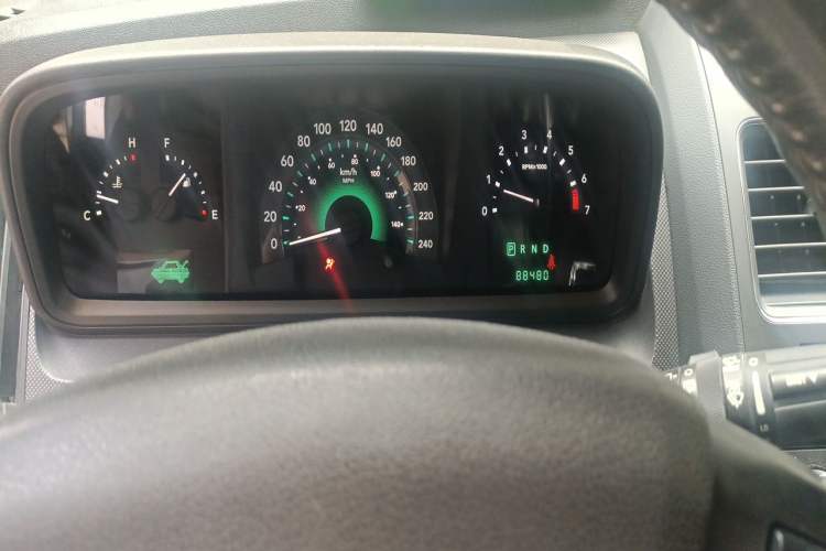 Used Dodge Journey 2010 2.7 Odometer Close Up