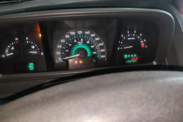 Used Dodge Journey 2010 2.7 Odometer Close Up