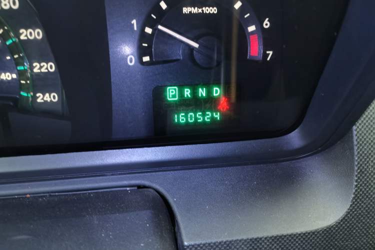 Used Dodge Journey 2010 2.7 Odometer Close Up