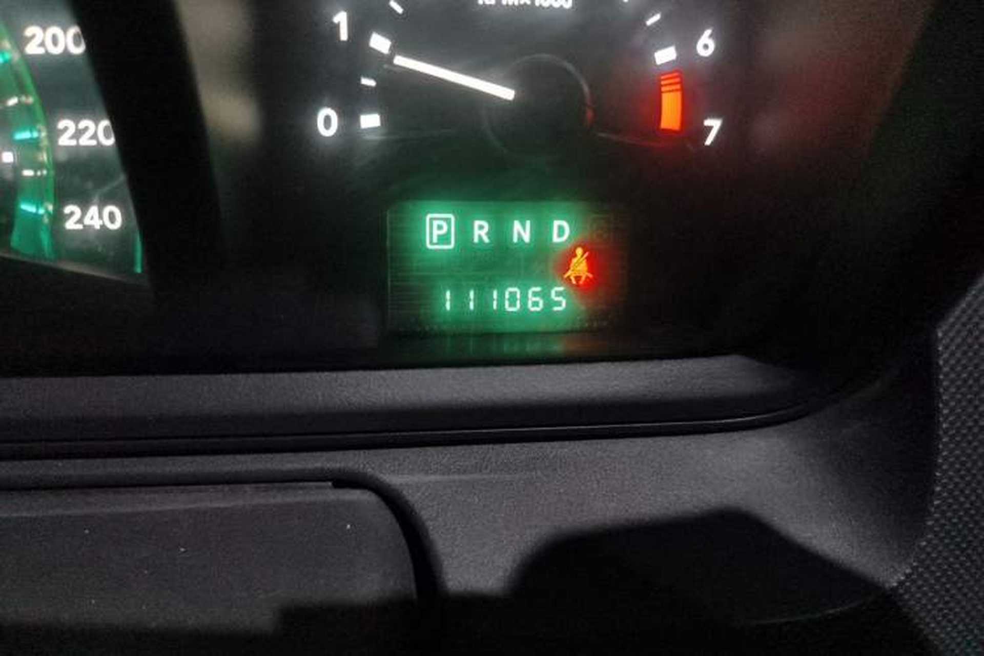 Used Dodge Journey 2010 2.7 Odometer Close Up